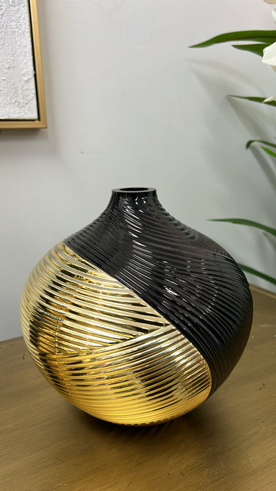 Martina black and gold vase