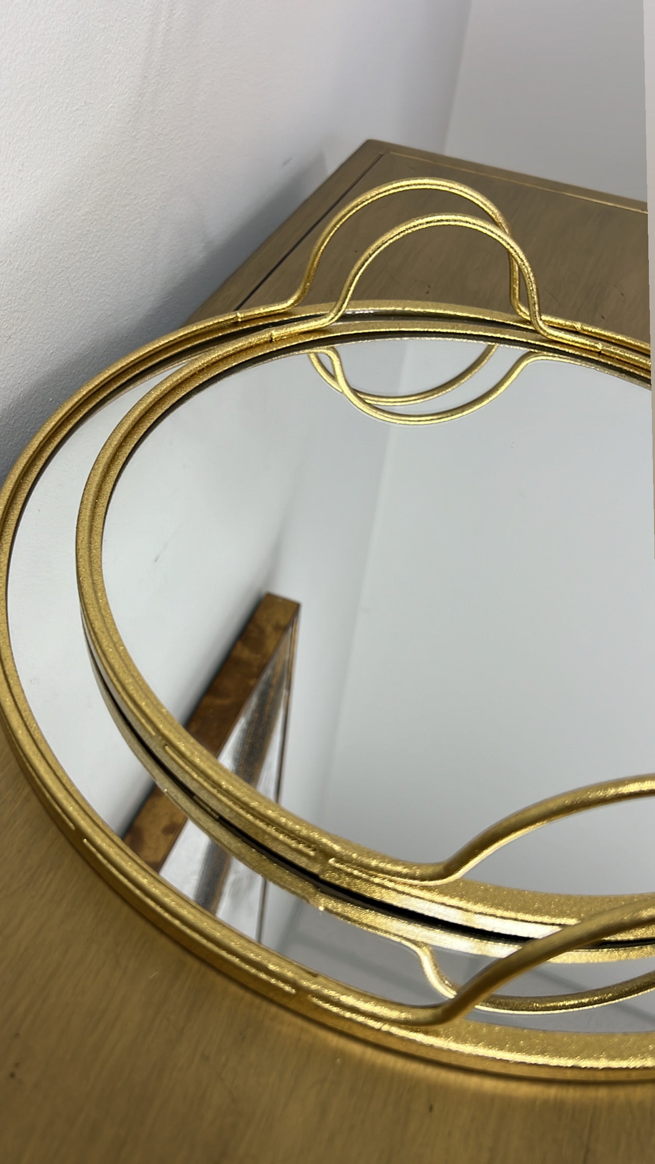 Gold round mirror tray