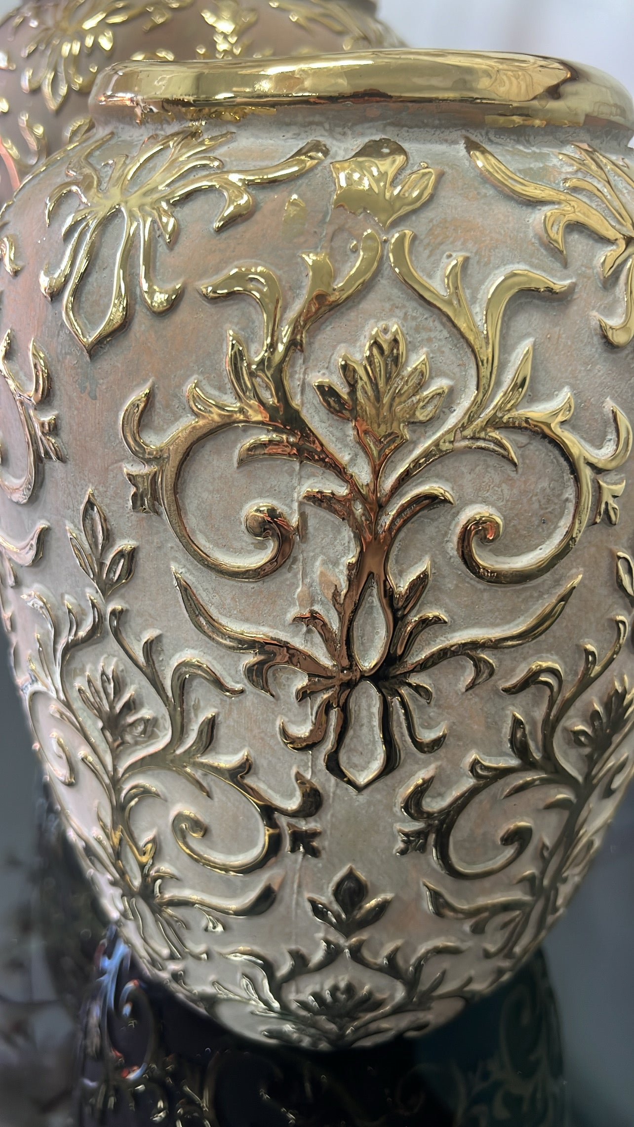 Luxe Fleur gold vase