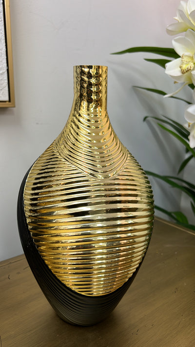 Martina black and gold vase