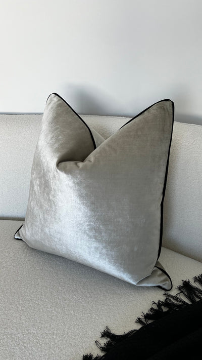 Royal luxe powder cushion