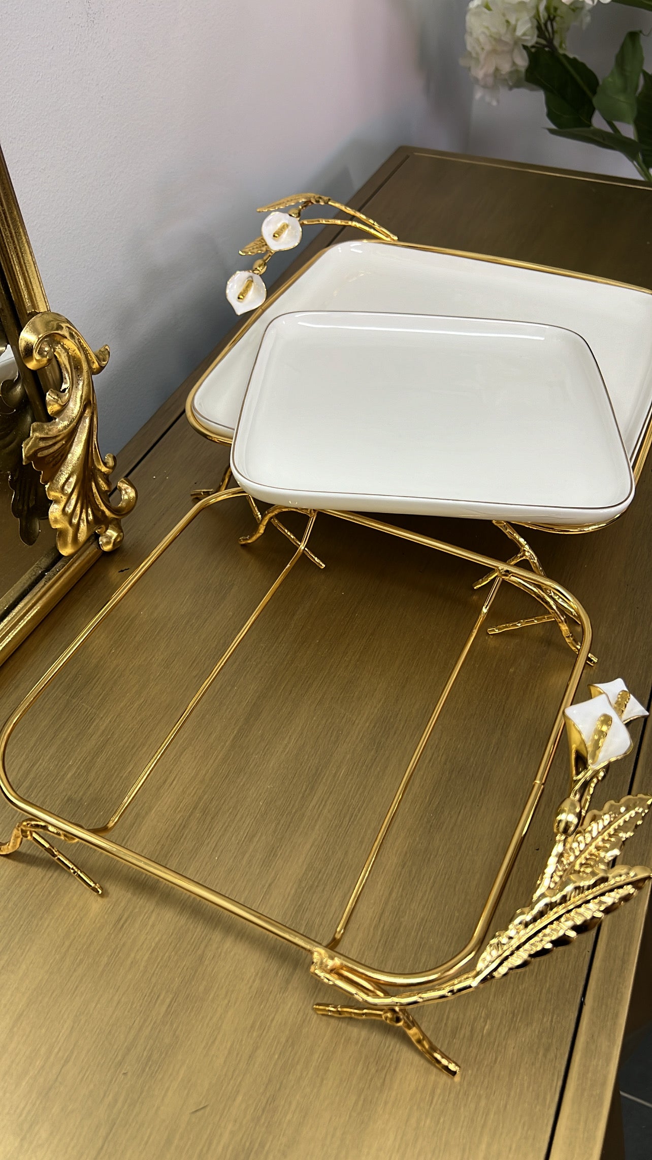 Tulip square gold and white serving platter