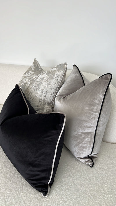 Hilton silver /black trim cushion