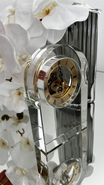 Crystal clear mechanical clock