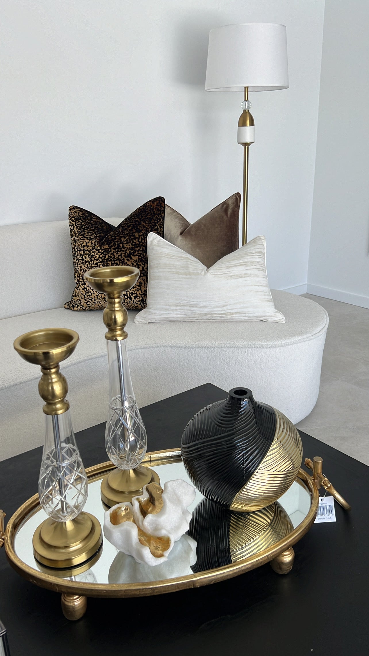 De-luxe brass velvet cushion