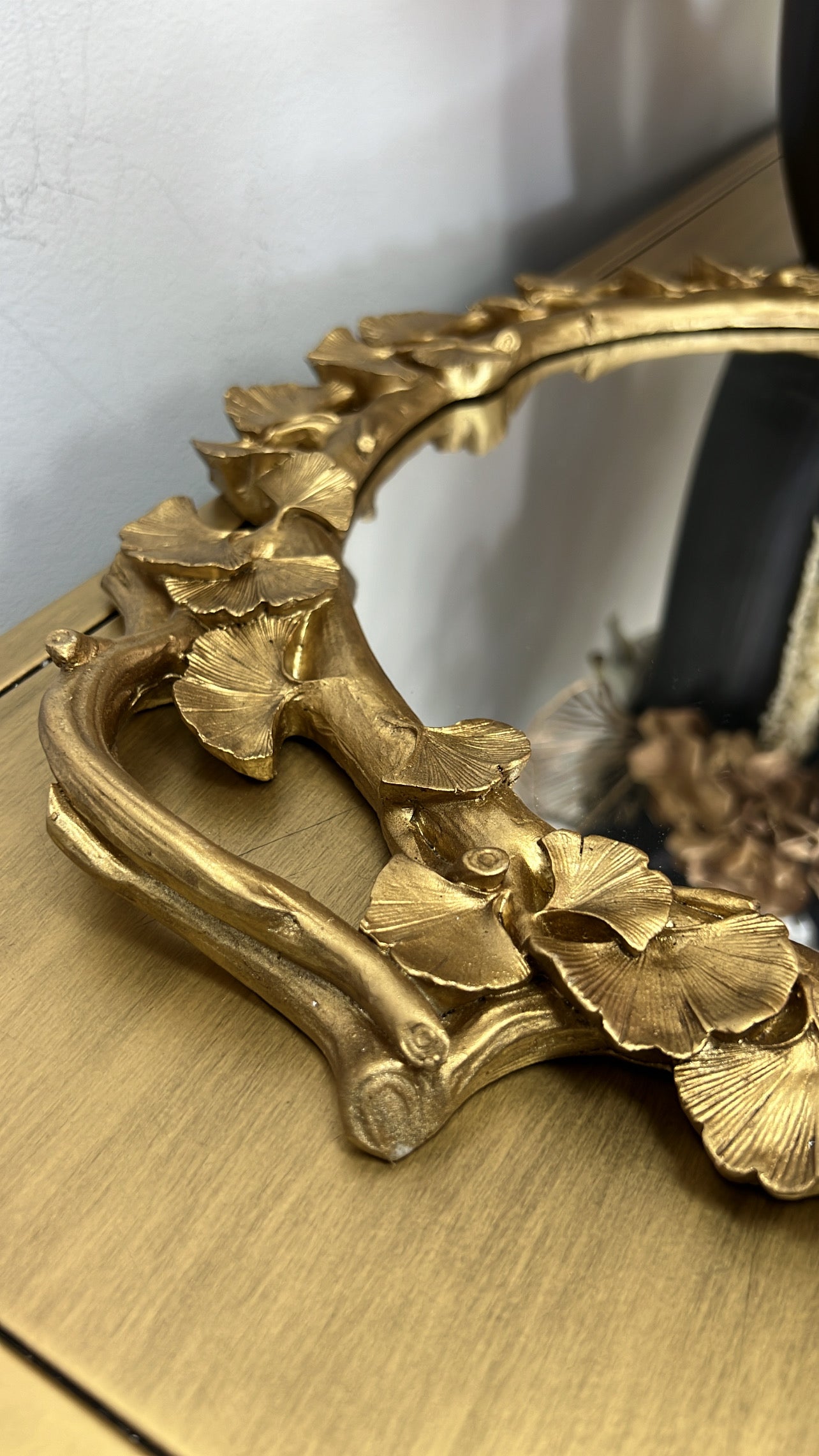 Ginkgo round gold mirrored tray