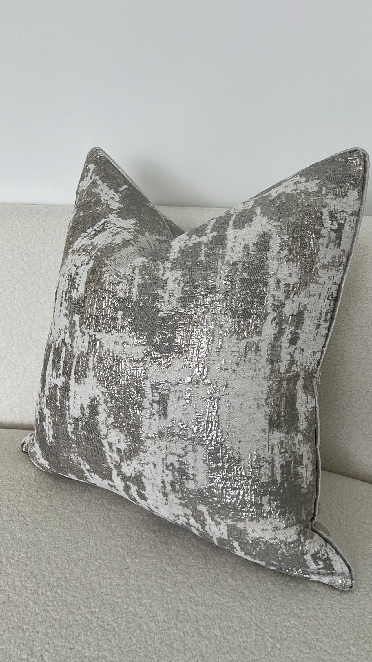 Cirrus silver cushion