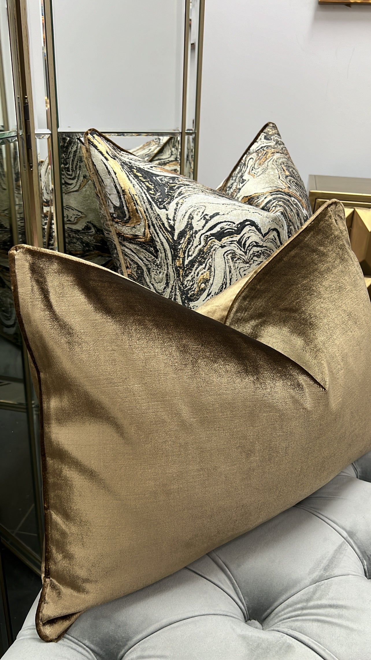 De-luxe bronze velvet cushion