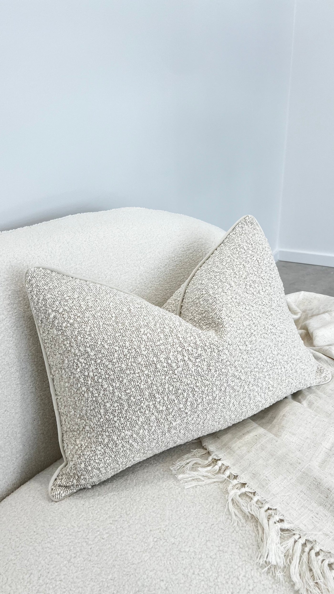 Boucle neutral cushion