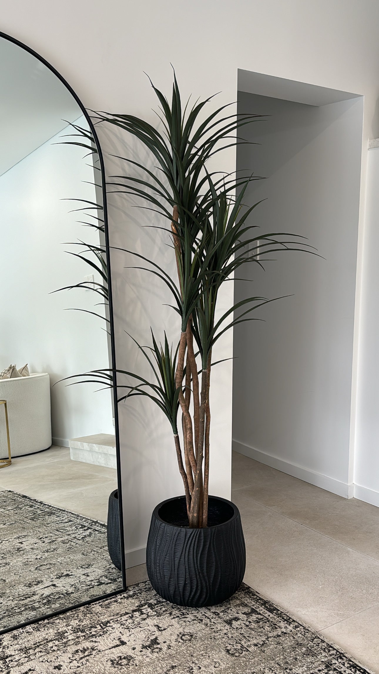 Yukka Artificial plant / black pot