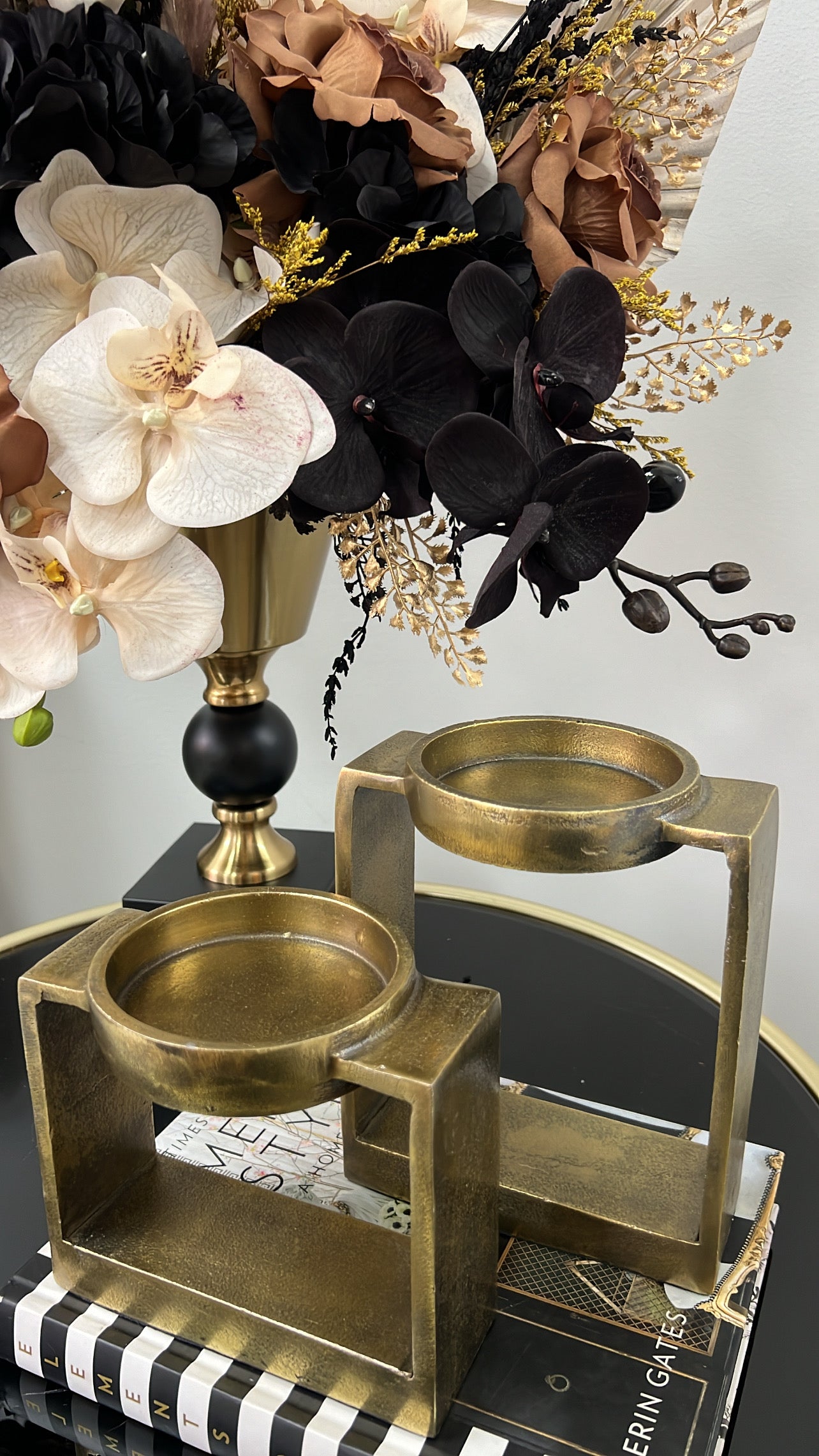 Hera brass candle holder - Luscious Homewares