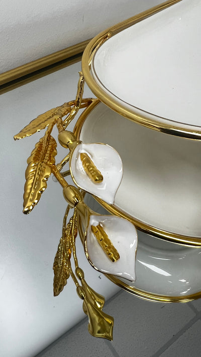 Tulip round gold and white serving platter