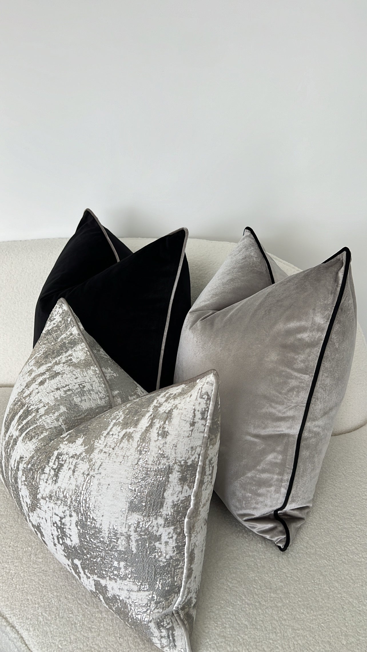 Hilton silver /black trim cushion