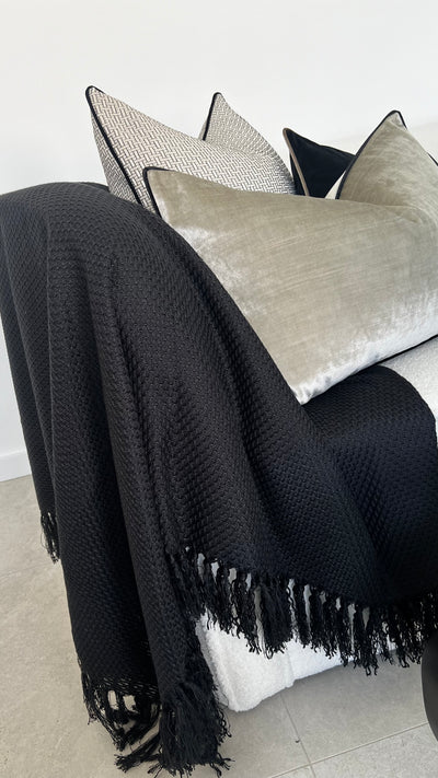 Calla Throw black