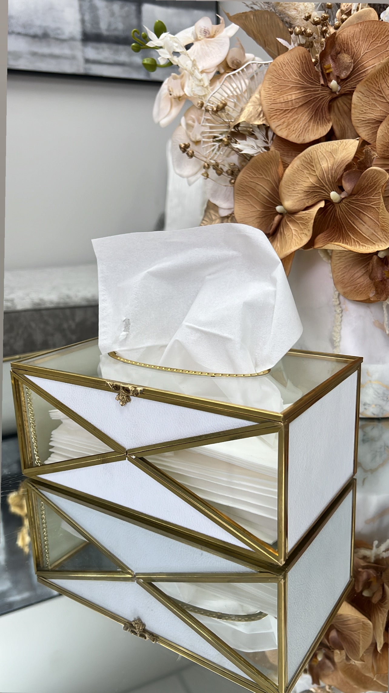 Lenora white tissue box - Luscious Homewares