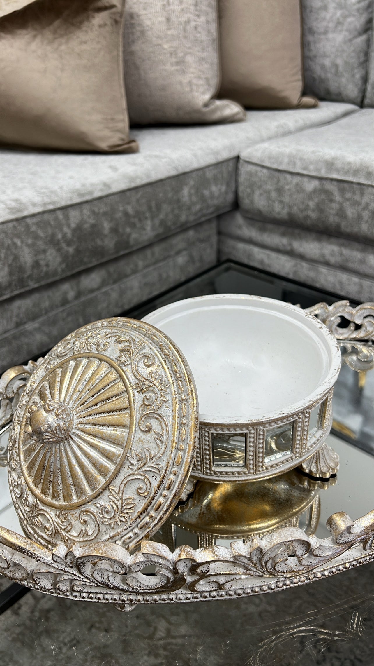 Victorian champagne round box - Luscious Homewares