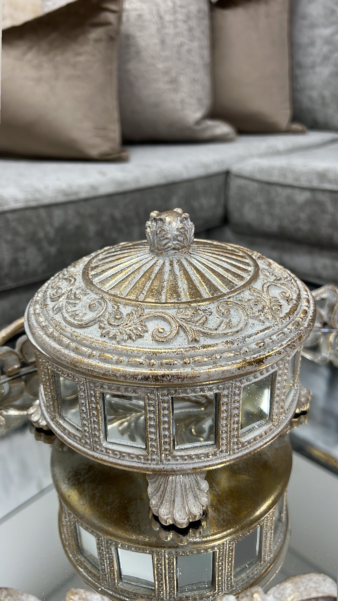 Victorian champagne round box - Luscious Homewares