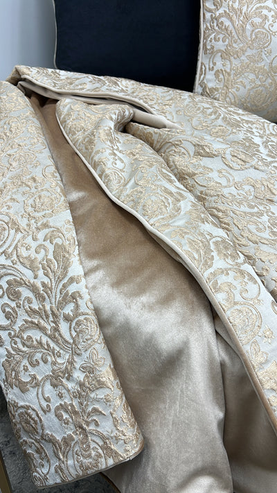 Madelyn gold throw 140x180cm - Luscious Homewares