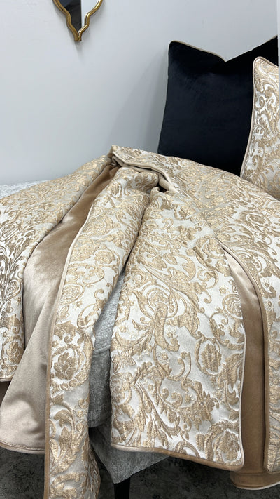 Madelyn gold throw 140x180cm - Luscious Homewares