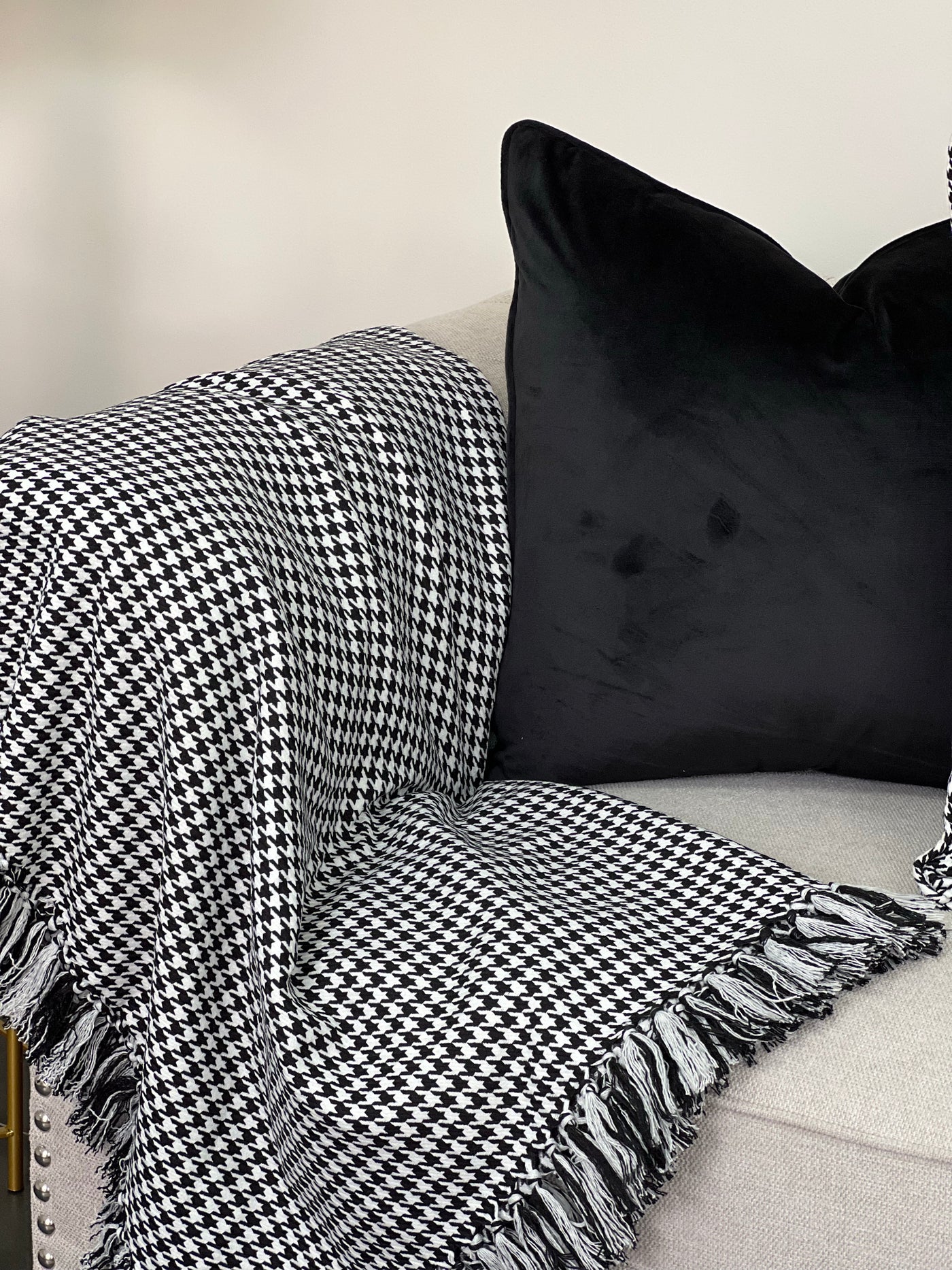 Giana Throw black - Luscious Homewares